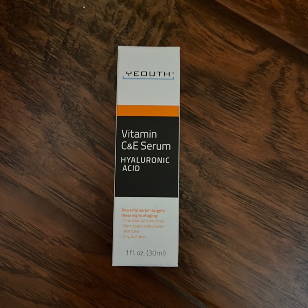 Vitamin C and E serum with hyaluronic acid
